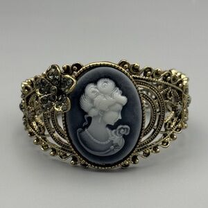 Victorian Style Vintage Fashion Jewelry Cameo Tension Bracelet